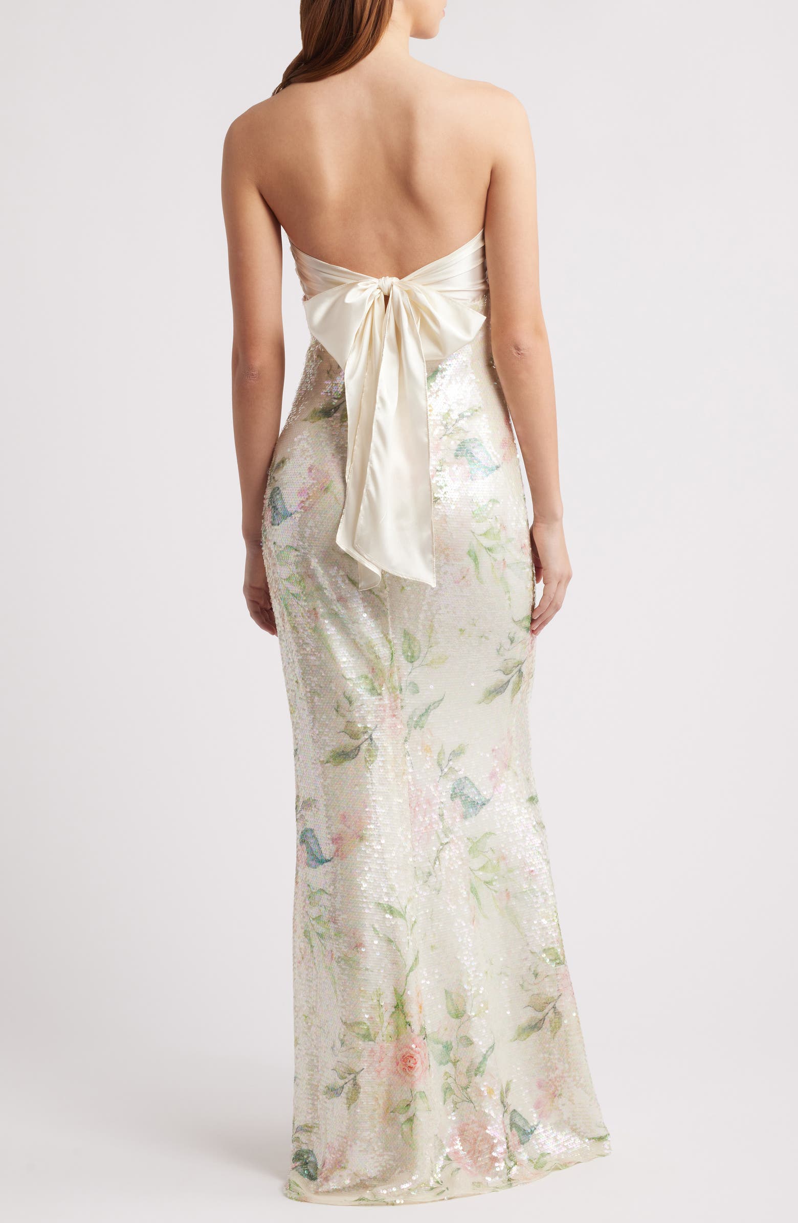 Trägerloses Paillettenkleid
