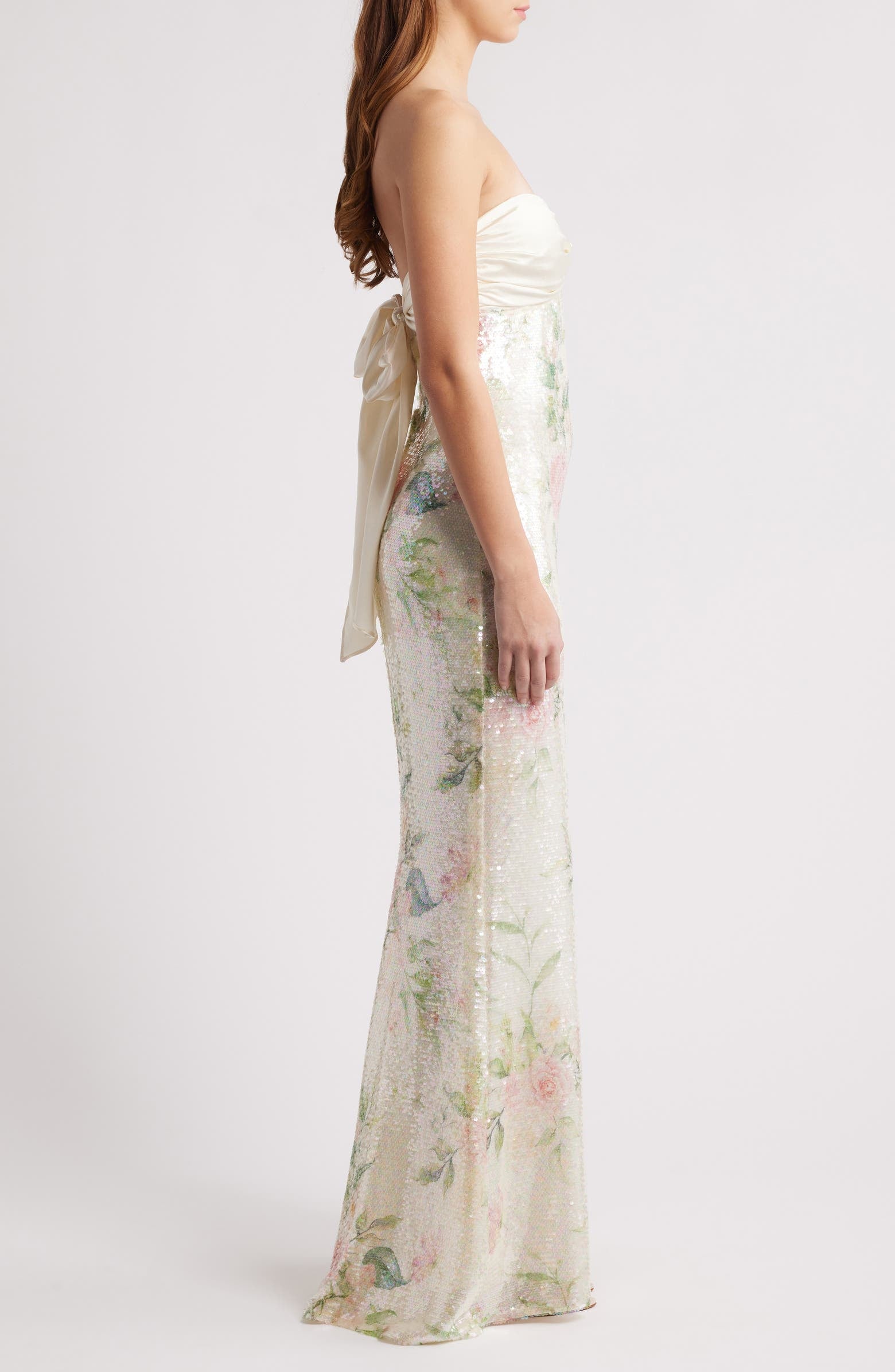 Trägerloses Paillettenkleid